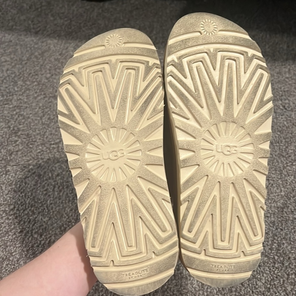 Women’s UGG platform slip ons - Picture 2 of 3